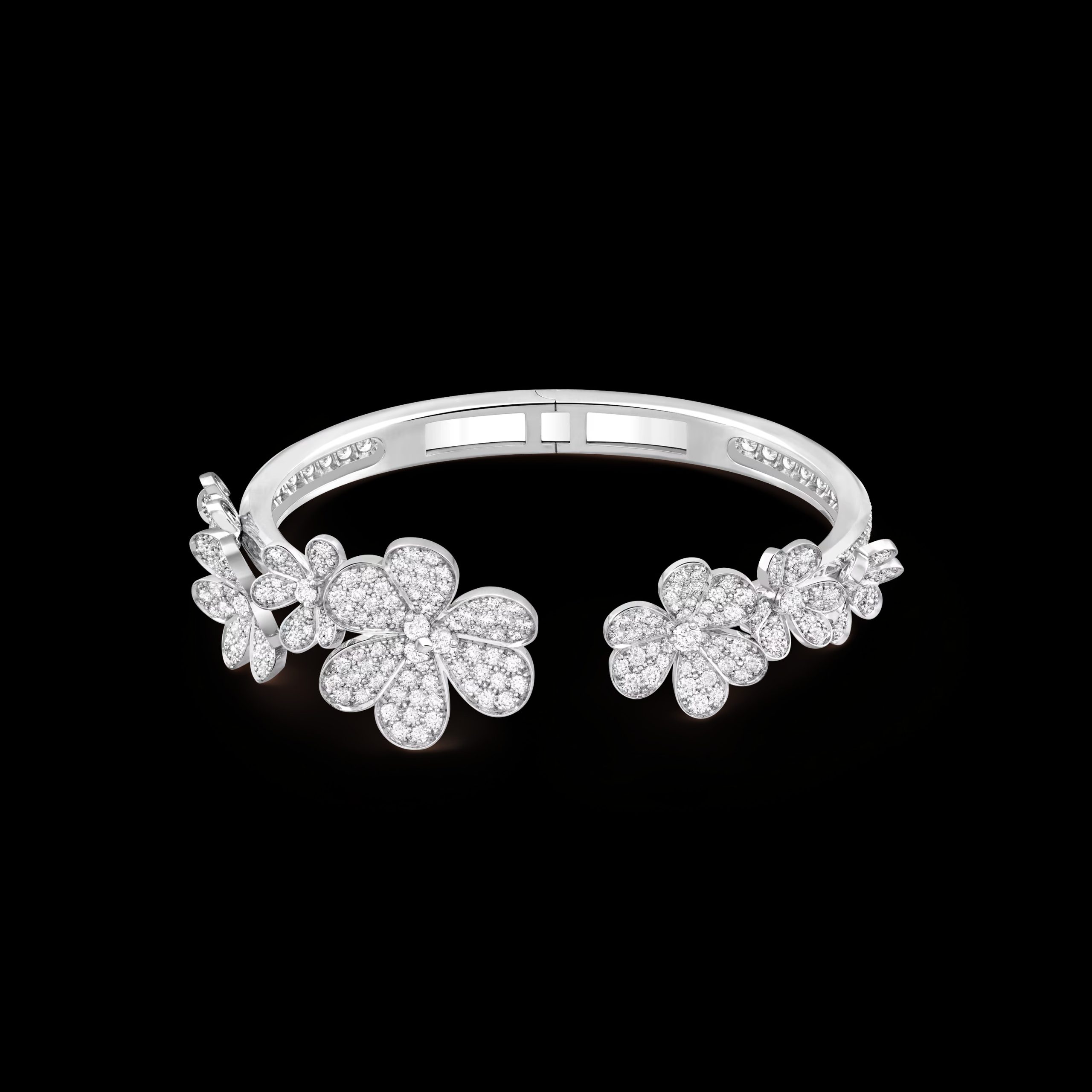 Frivole bracelet, 7 flowers, medium model18K white gold, Diamond