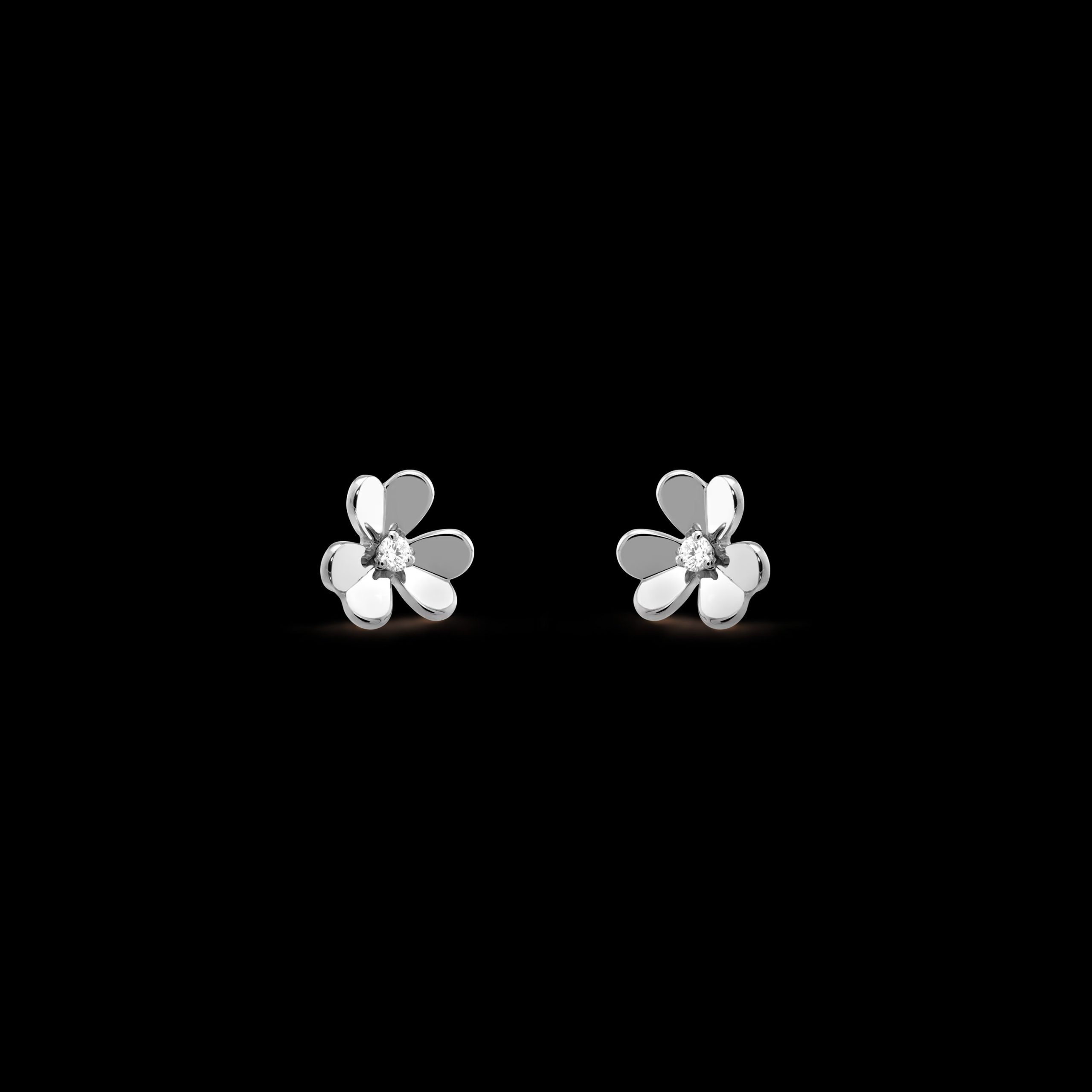 Frivole earrings, mini model 18K white gold, Diamond VCARPJMO00